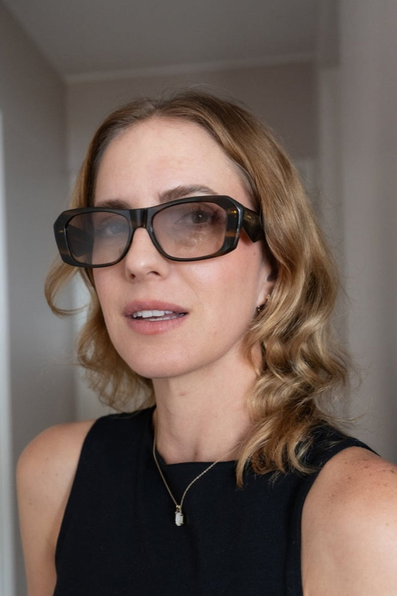Lentes de Sol Forte Brown Marca Antonia Ferrario