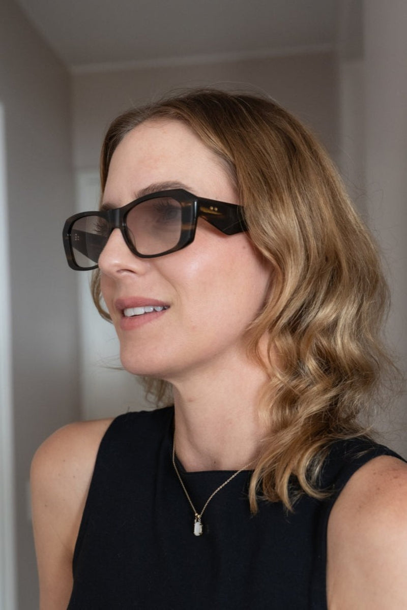 Lentes de Sol Forte Brown Marca Antonia Ferrario