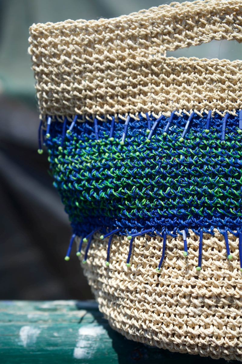 Cartera Tejida de Mano Yacu Azul Eléctrico