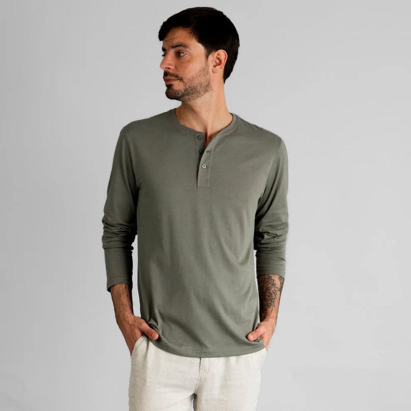 CAMISETA CUELLO REDONDO CON BOTONES