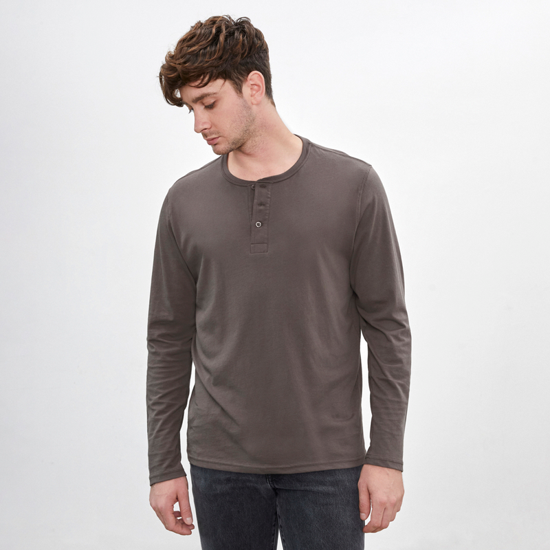 CAMISETA CUELLO REDONDO CON BOTONES