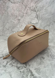 Bolsa para maquillaje cerrada color beige