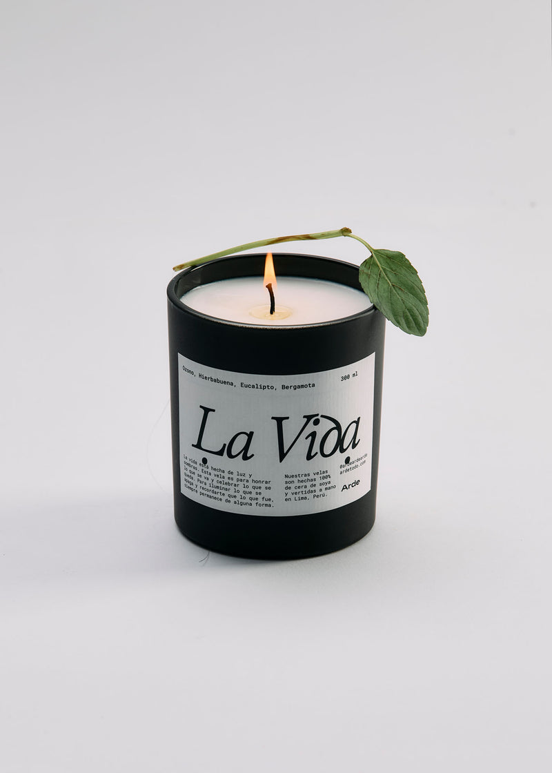 Foto de vela con envase negro